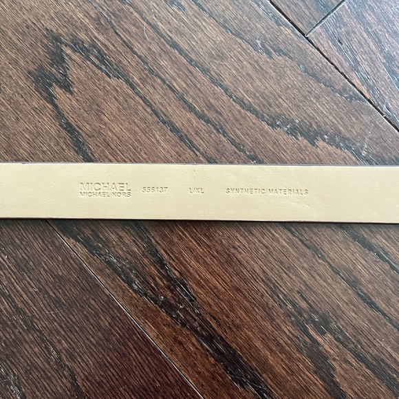 Michael Kors Belt Bag / Fanny Pack - Picture 4 of 9